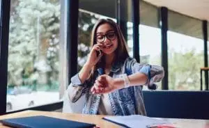 A woman billing hourly pricing